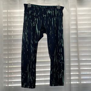 Lululemon Capri workout pants